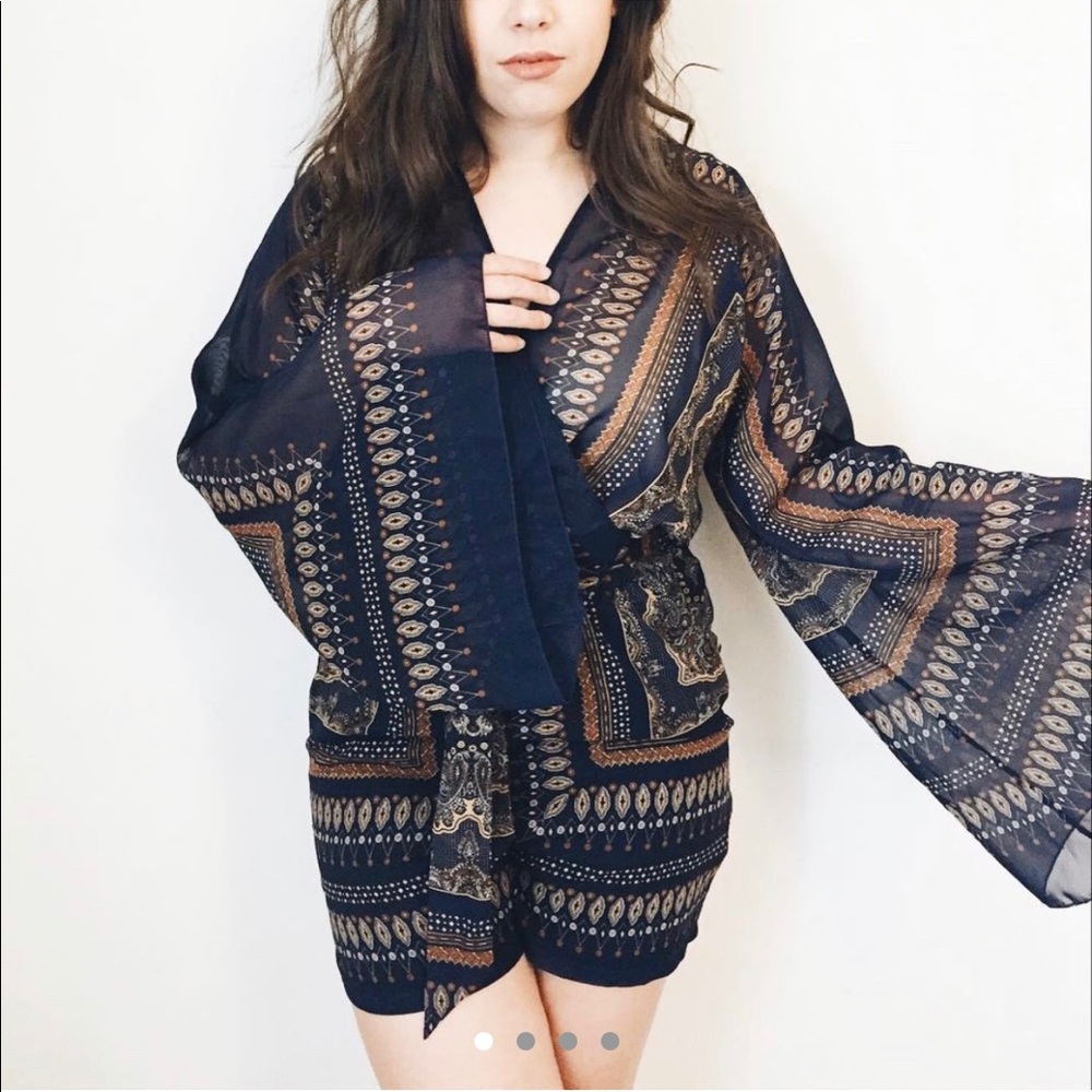 Like-new Bell Sleeve Romper ✨